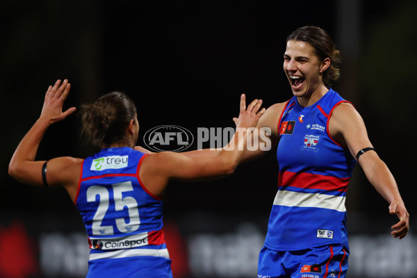 AFLW 2025 Round 07 - Western Bulldogs v Collingwood - A-63093153