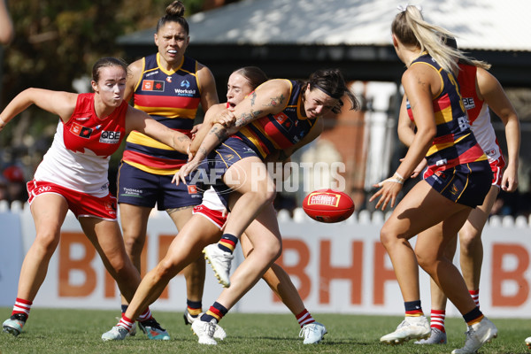 AFLW 2025 Round 07 - Adelaide v Sydney - A-63180539