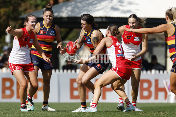 AFLW 2025 Round 07 - Adelaide v Sydney - A-63180542
