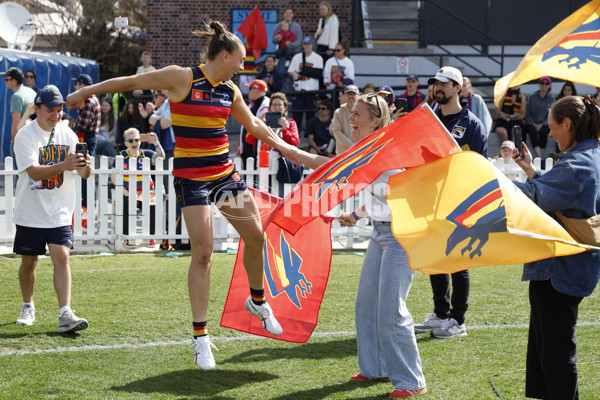 AFLW 2025 Round 07 - Adelaide v Sydney - A-63181789