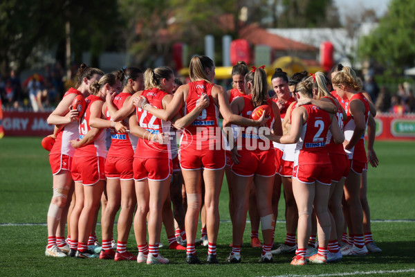 AFLW 2025 Round 07 - Adelaide v Sydney - A-63192155