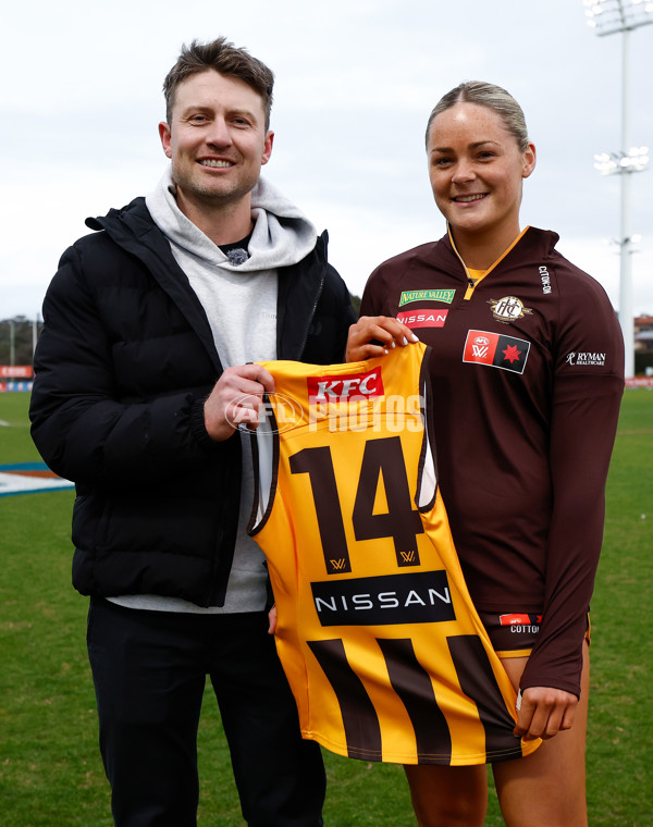 AFLW 2025 Round 08 - Hawthorn v Fremantle - A-63266362
