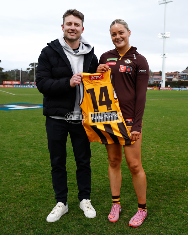 AFLW 2025 Round 08 - Hawthorn v Fremantle - A-63324079