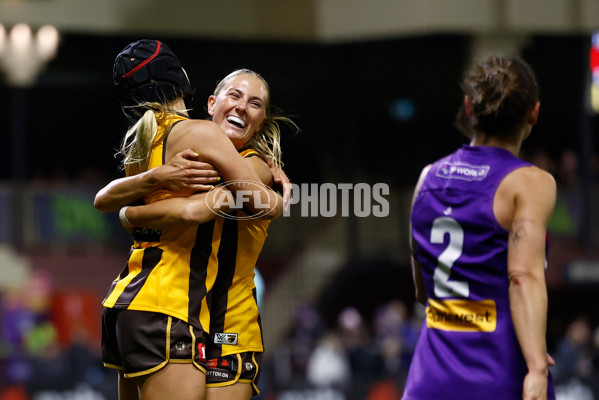 AFLW 2025 Round 08 - Hawthorn v Fremantle - A-63324920