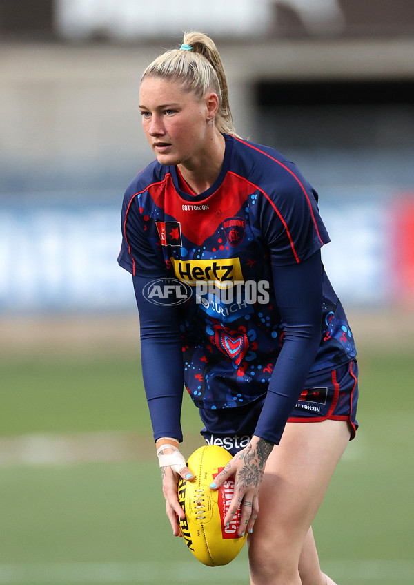 AFLW 2025 Round 08 - Melbourne v Essendon - A-63333859
