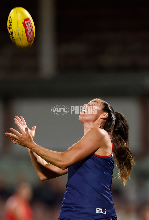 AFLW 2025 Round 08 - Melbourne v Essendon - A-63338995