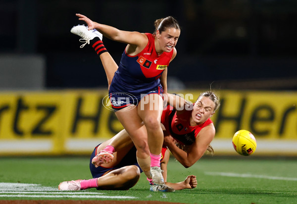 AFLW 2025 Round 08 - Melbourne v Essendon - A-63339009