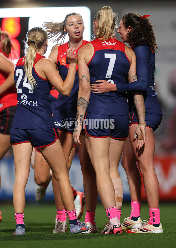 AFLW 2025 Round 08 - Melbourne v Essendon - A-63339358