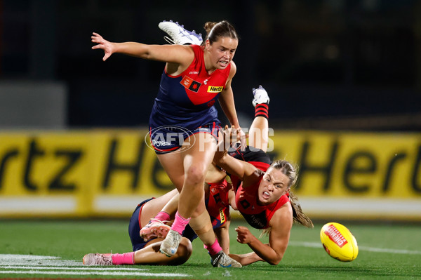 AFLW 2025 Round 08 - Melbourne v Essendon - A-63339397