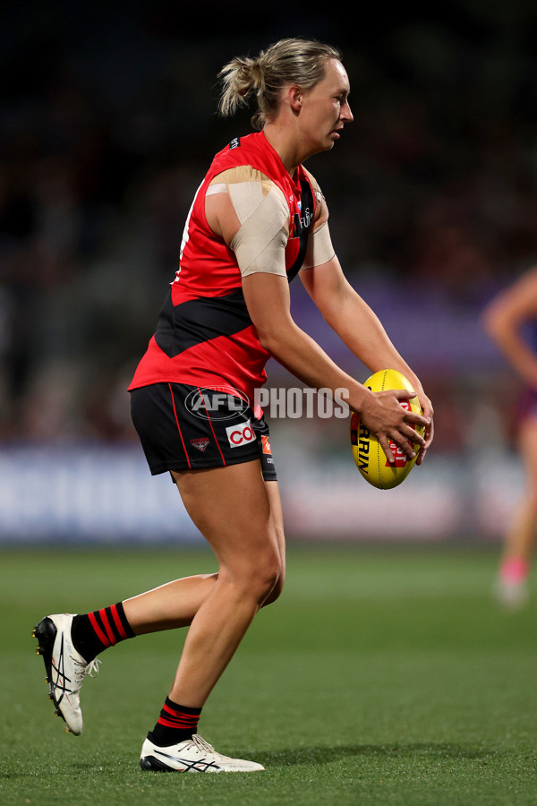 AFLW 2025 Round 08 - Melbourne v Essendon - A-63339420