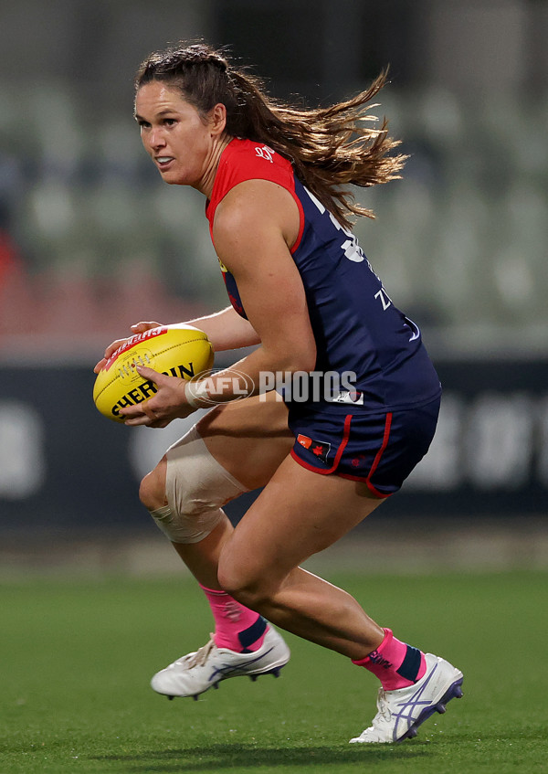 AFLW 2025 Round 08 - Melbourne v Essendon - A-63341820