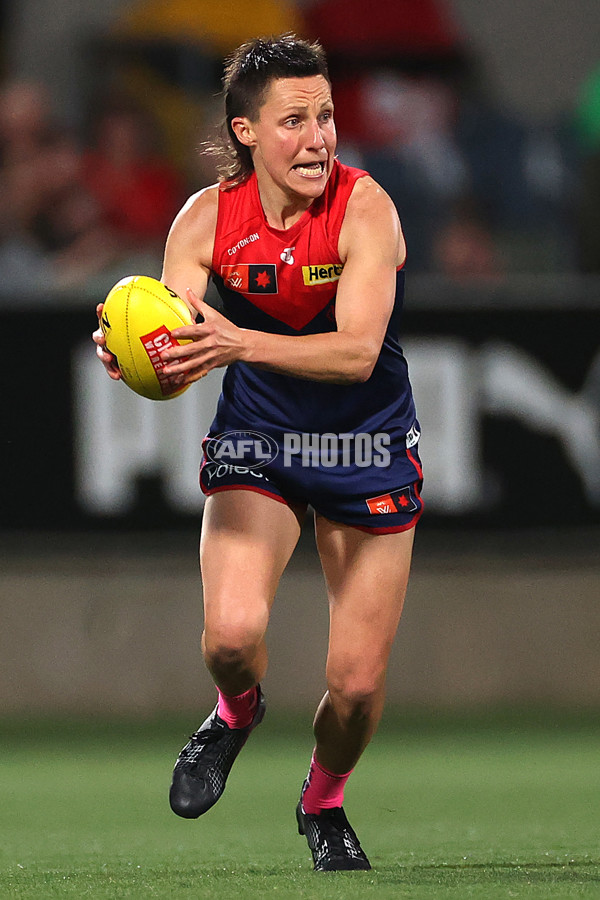 AFLW 2025 Round 08 - Melbourne v Essendon - A-63341847