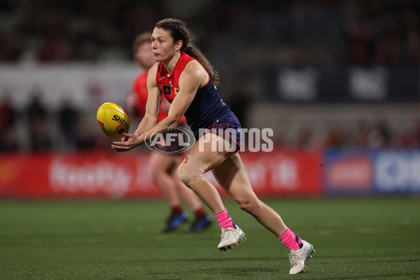 AFLW 2025 Round 08 - Melbourne v Essendon - A-63341904