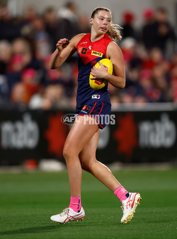 AFLW 2025 Round 08 - Melbourne v Essendon - A-63344190