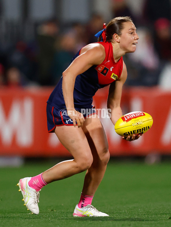 AFLW 2025 Round 08 - Melbourne v Essendon - A-63344577