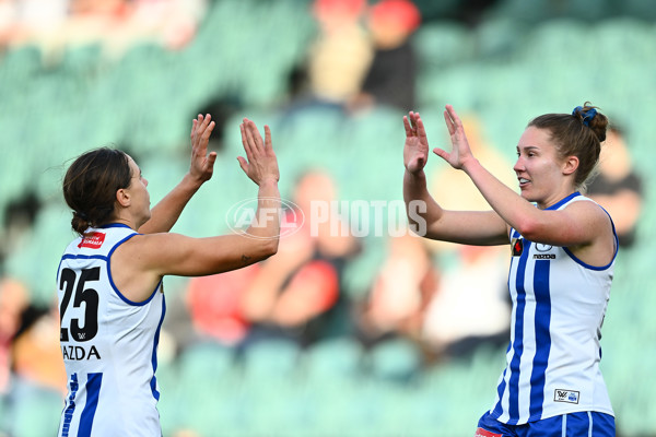 AFLW 2025 Round 08 - North Melbourne v Sydney - A-63350675
