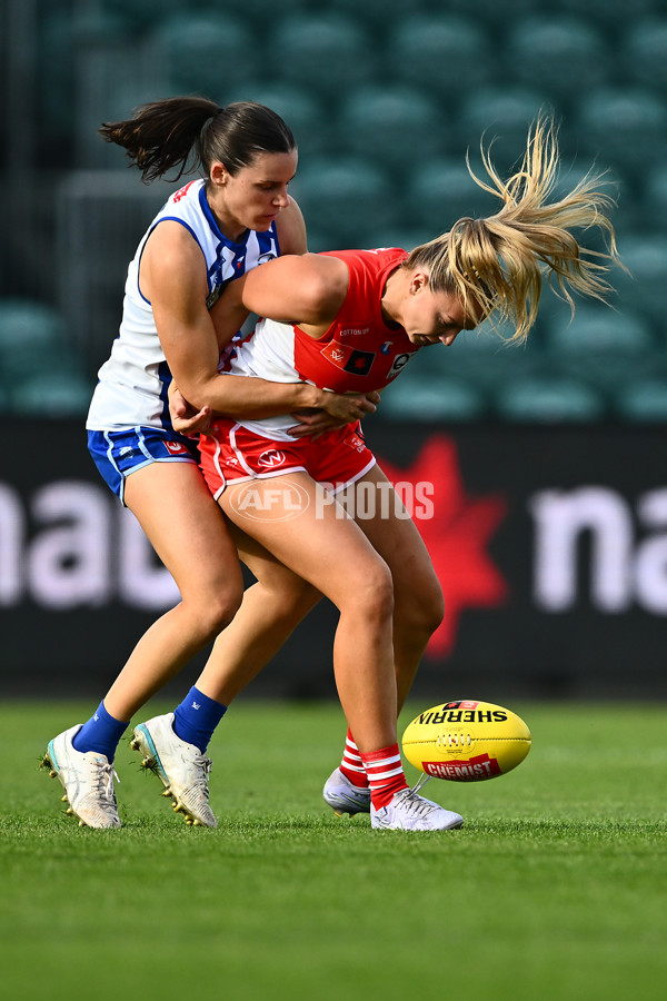 AFLW 2025 Round 08 - North Melbourne v Sydney - A-63350687