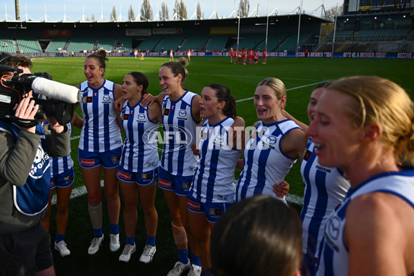 AFLW 2025 Round 08 - North Melbourne v Sydney - A-63358075
