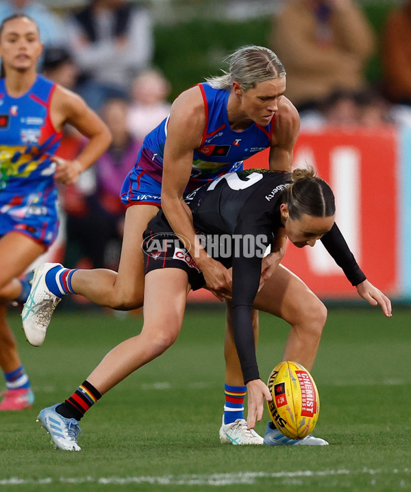 AFLW 2025 Round 09 - Western Bulldogs v Essendon - A-63639990