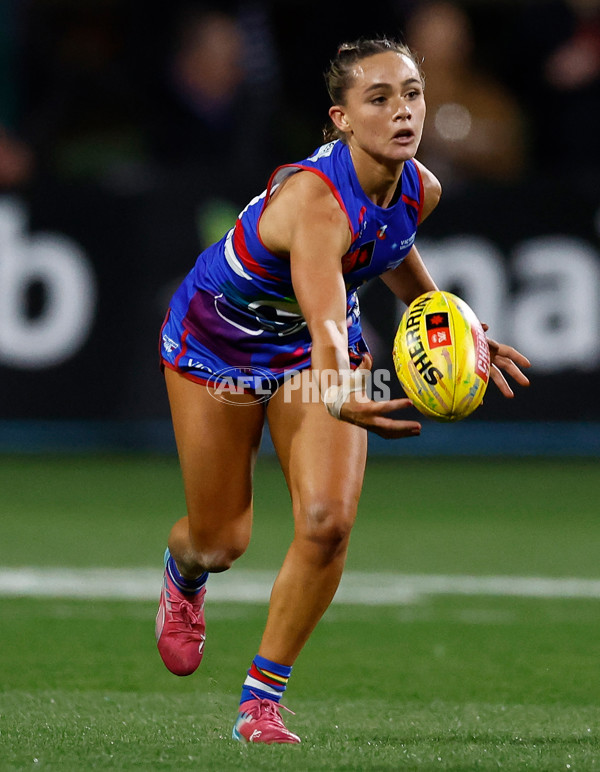 AFLW 2025 Round 09 - Western Bulldogs v Essendon - A-63692699