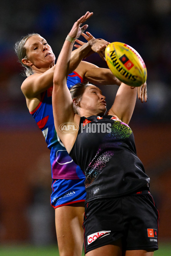 AFLW 2025 Round 09 - Western Bulldogs v Essendon - A-63698005