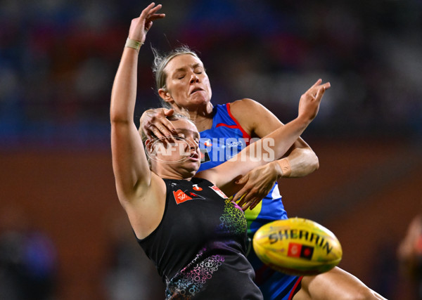 AFLW 2025 Round 09 - Western Bulldogs v Essendon - A-63698006