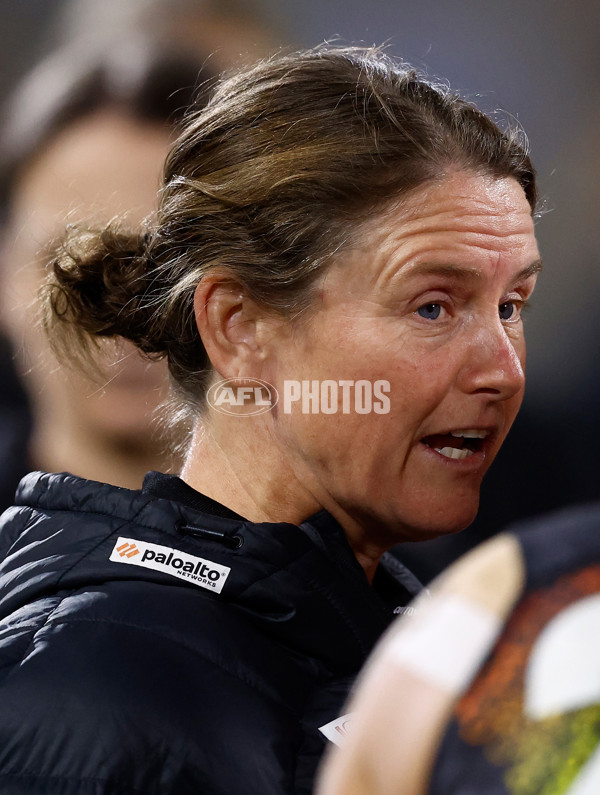 AFLW 2025 Round 09 - Western Bulldogs v Essendon - A-63698010