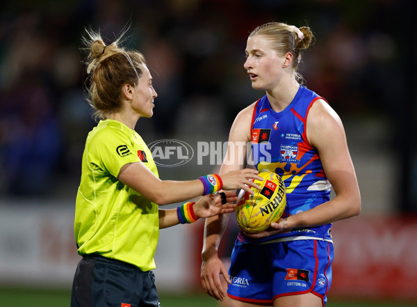 AFLW 2025 Round 09 - Western Bulldogs v Essendon - A-63698020