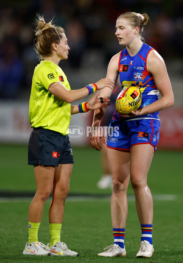 AFLW 2025 Round 09 - Western Bulldogs v Essendon - A-63698021
