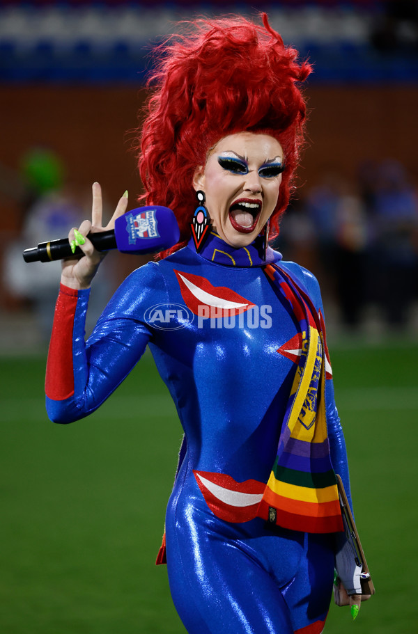 AFLW 2025 Round 09 - Western Bulldogs v Essendon - A-63698051