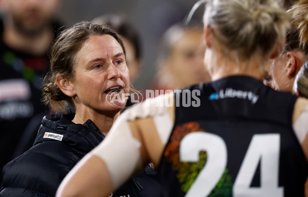 AFLW 2025 Round 09 - Western Bulldogs v Essendon - A-63699606