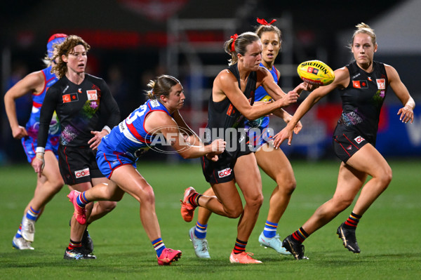 AFLW 2025 Round 09 - Western Bulldogs v Essendon - A-63699635