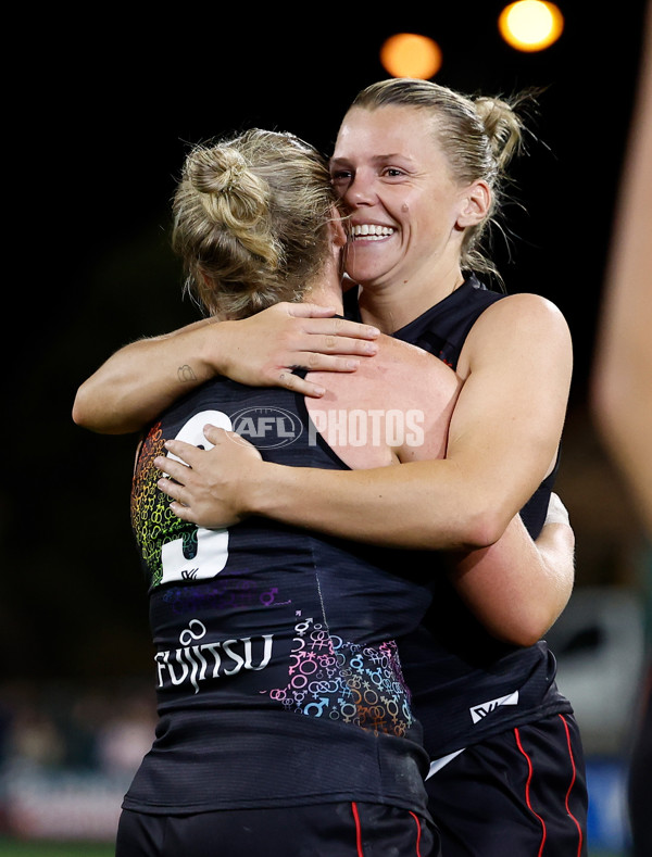 AFLW 2025 Round 09 - Western Bulldogs v Essendon - A-63699677