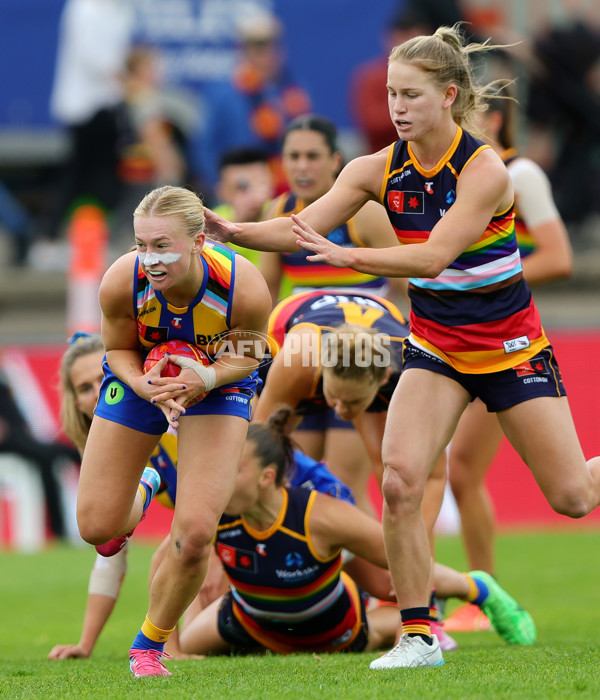 AFLW 2025 Round 09 - Adelaide v West Coast - A-63706134
