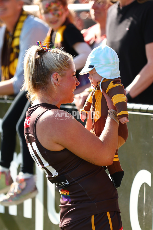 AFLW 2025 Round 09 - Hawthorn v Gold Coast - A-63866097