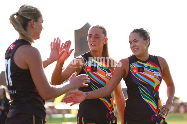 AFLW 2025 Round 09 - Hawthorn v Gold Coast - A-63866313