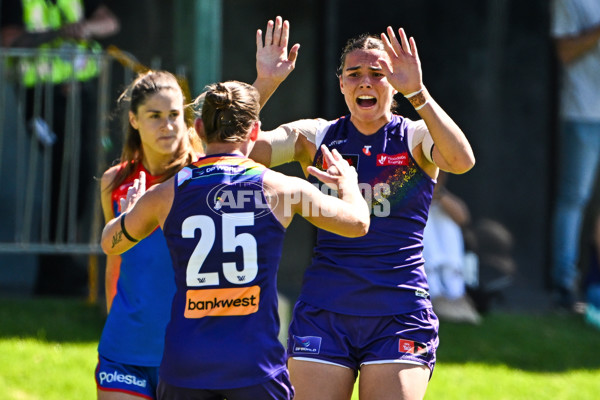 AFLW 2025 Round 09 - Fremantle v Melbourne - A-63891890
