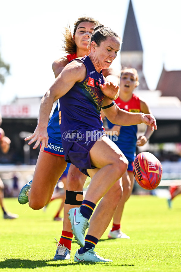 AFLW 2025 Round 09 - Fremantle v Melbourne - A-63894089