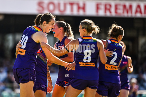 AFLW 2025 Round 09 - Fremantle v Melbourne - A-63898689