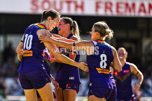 AFLW 2025 Round 09 - Fremantle v Melbourne - A-63898704