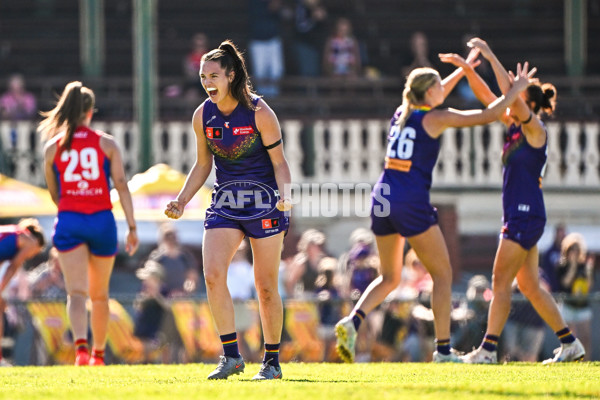 AFLW 2025 Round 09 - Fremantle v Melbourne - A-63900153