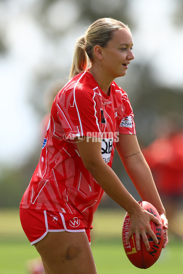 AFLW 2025 Round 10 - Melbourne v Sydney - A-64015791