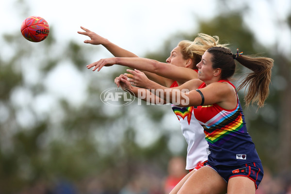 AFLW 2025 Round 10 - Melbourne v Sydney - A-64017767