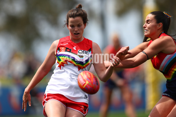 AFLW 2025 Round 10 - Melbourne v Sydney - A-64017806
