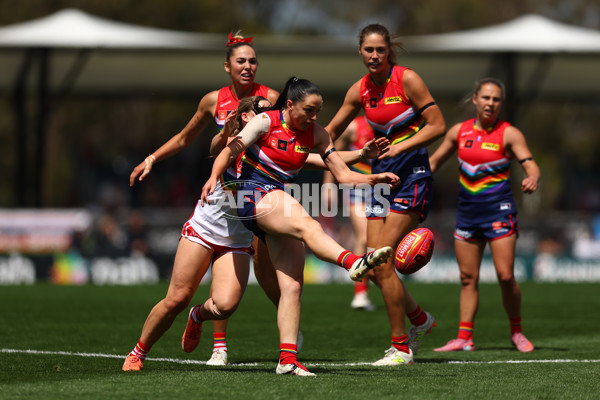 AFLW 2025 Round 10 - Melbourne v Sydney - A-64018627