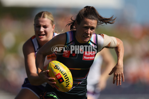 AFLW 2025 Round 10 - GWS v Fremantle - A-64024153