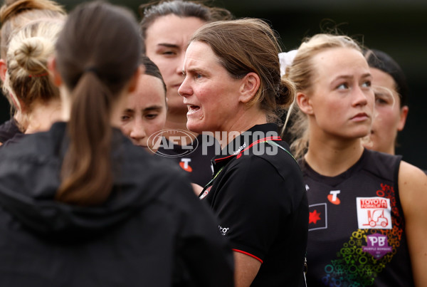 AFLW 2025 Round 10 - Essendon v Brisbane - A-64040201