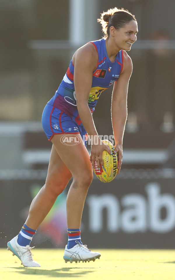 AFLW 2025 Round 10 - Gold Coast v Western Bulldogs - A-64048200