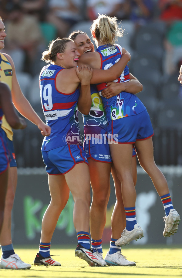AFLW 2025 Round 10 - Gold Coast v Western Bulldogs - A-64048201