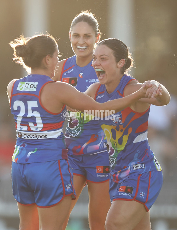 AFLW 2025 Round 10 - Gold Coast v Western Bulldogs - A-64048977